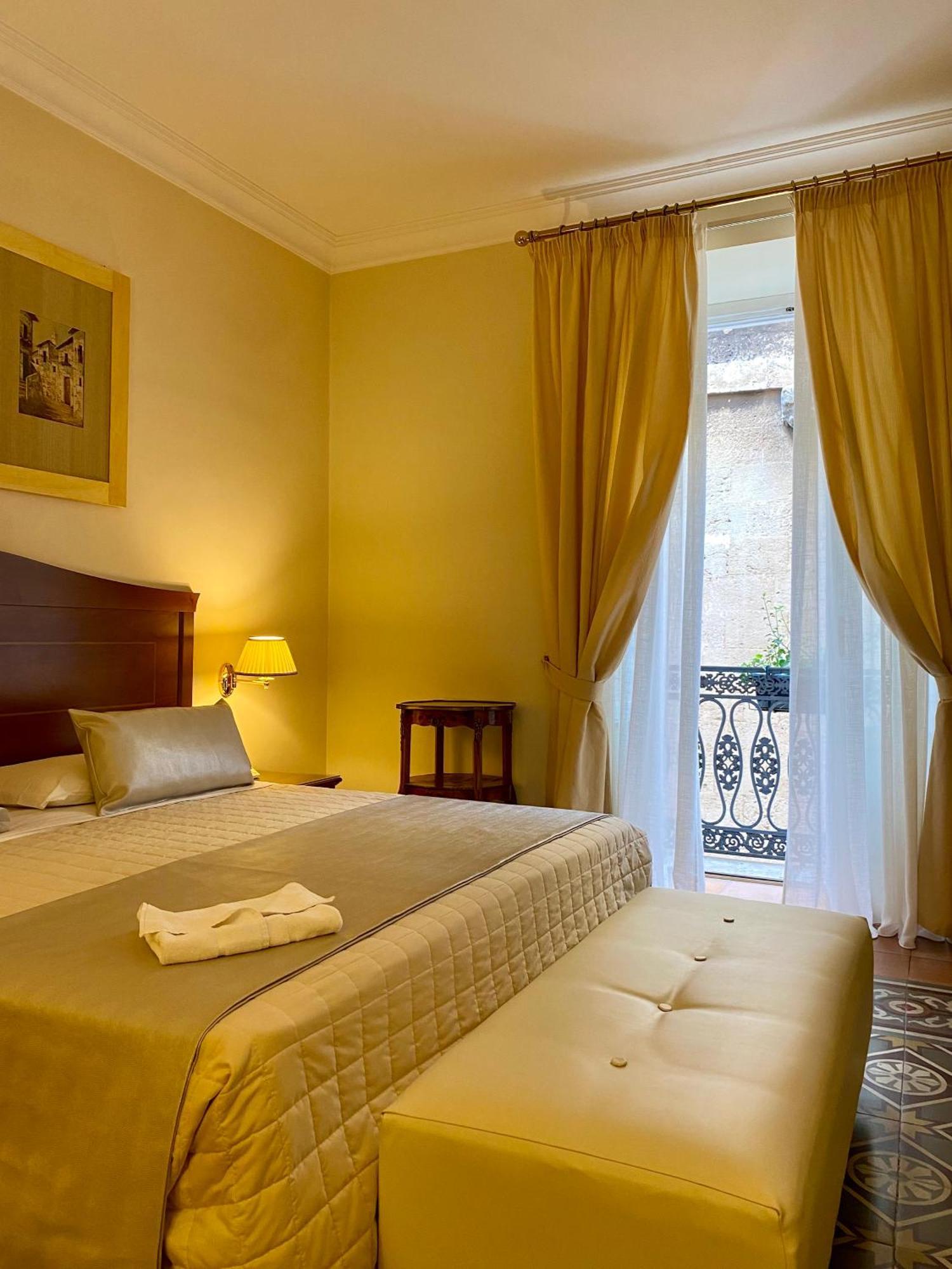 Hotel Akropolis - Museum Hotel Таранто Екстер'єр фото