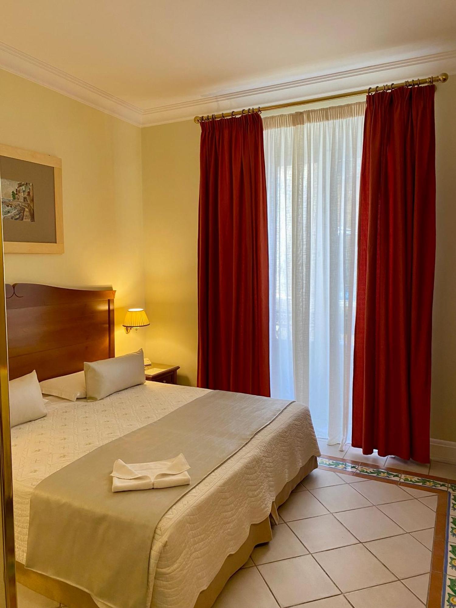 Hotel Akropolis - Museum Hotel Таранто Екстер'єр фото