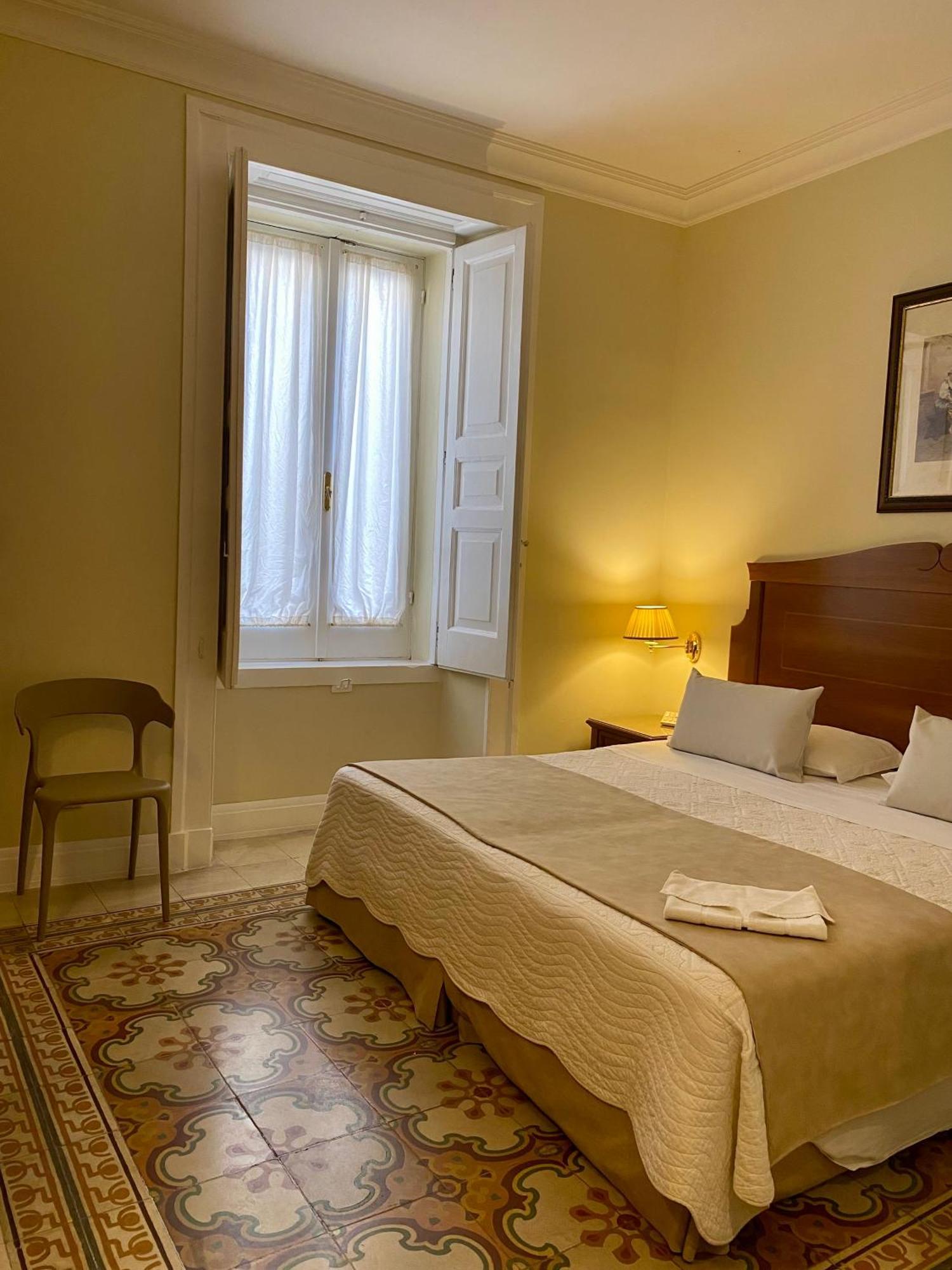 Hotel Akropolis - Museum Hotel Таранто Екстер'єр фото