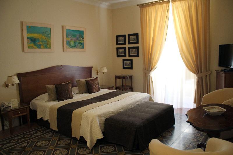 Hotel Akropolis - Museum Hotel Таранто Екстер'єр фото